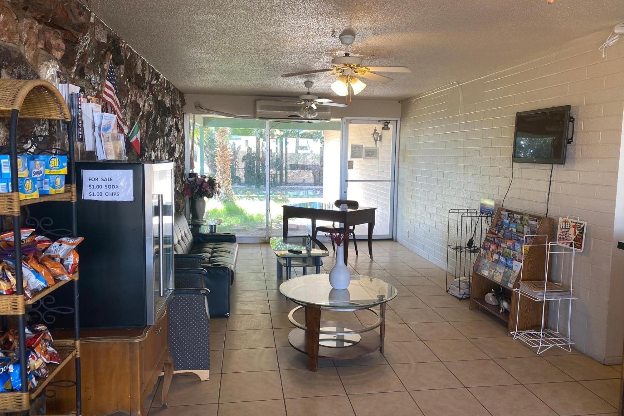 Oyo Az Desert Grove