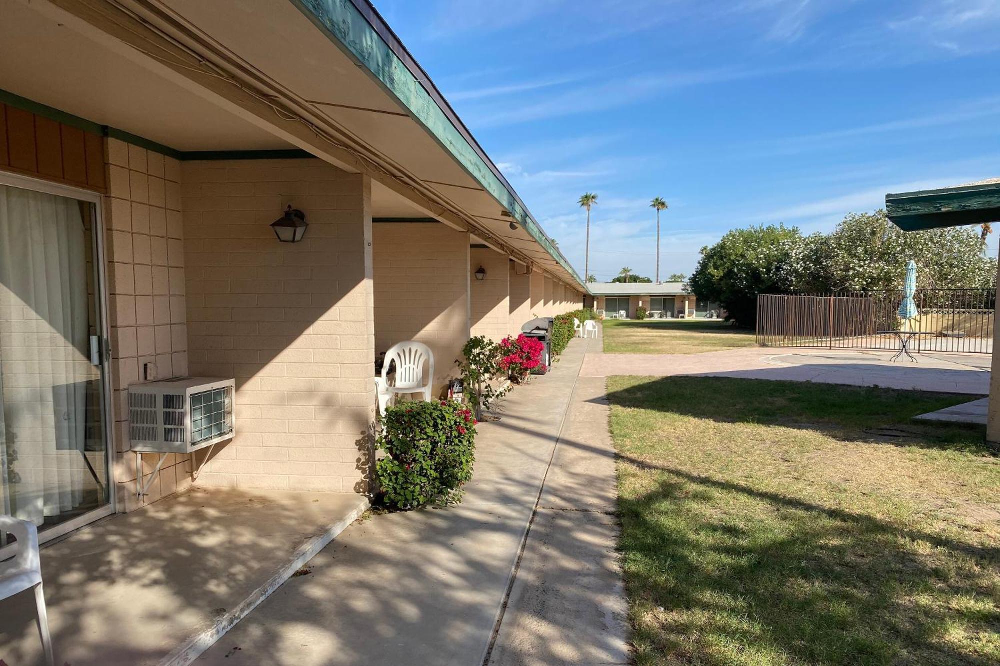 Oyo Az Desert Grove 2*