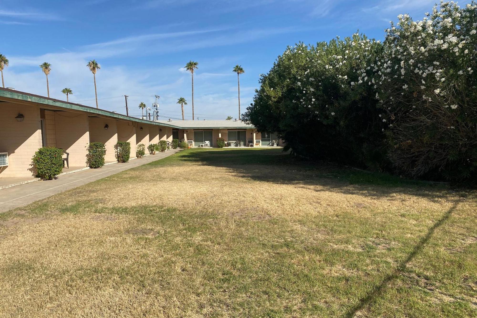 Oyo Az Desert Grove