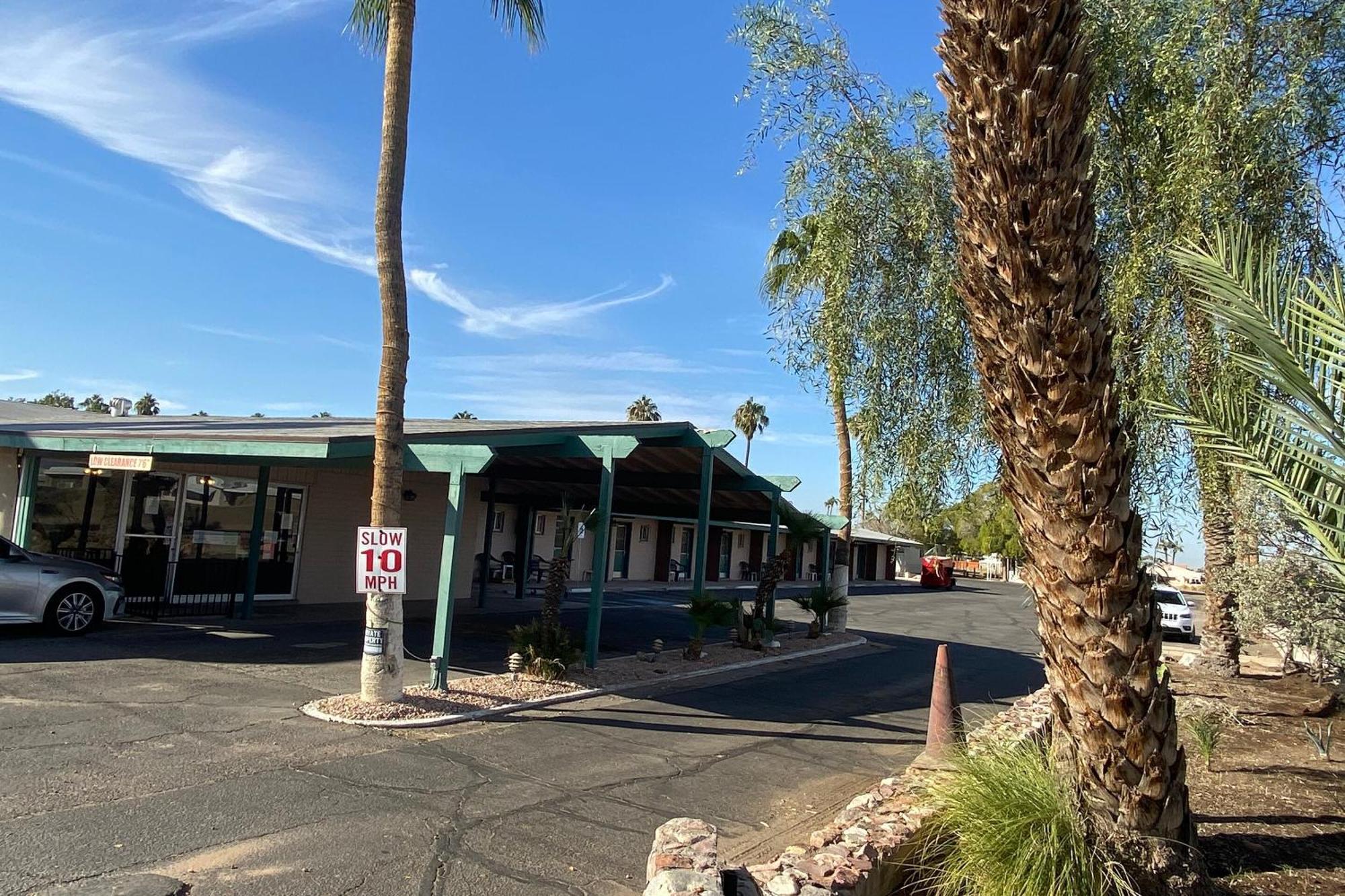 Oyo Az Desert Grove Hotel